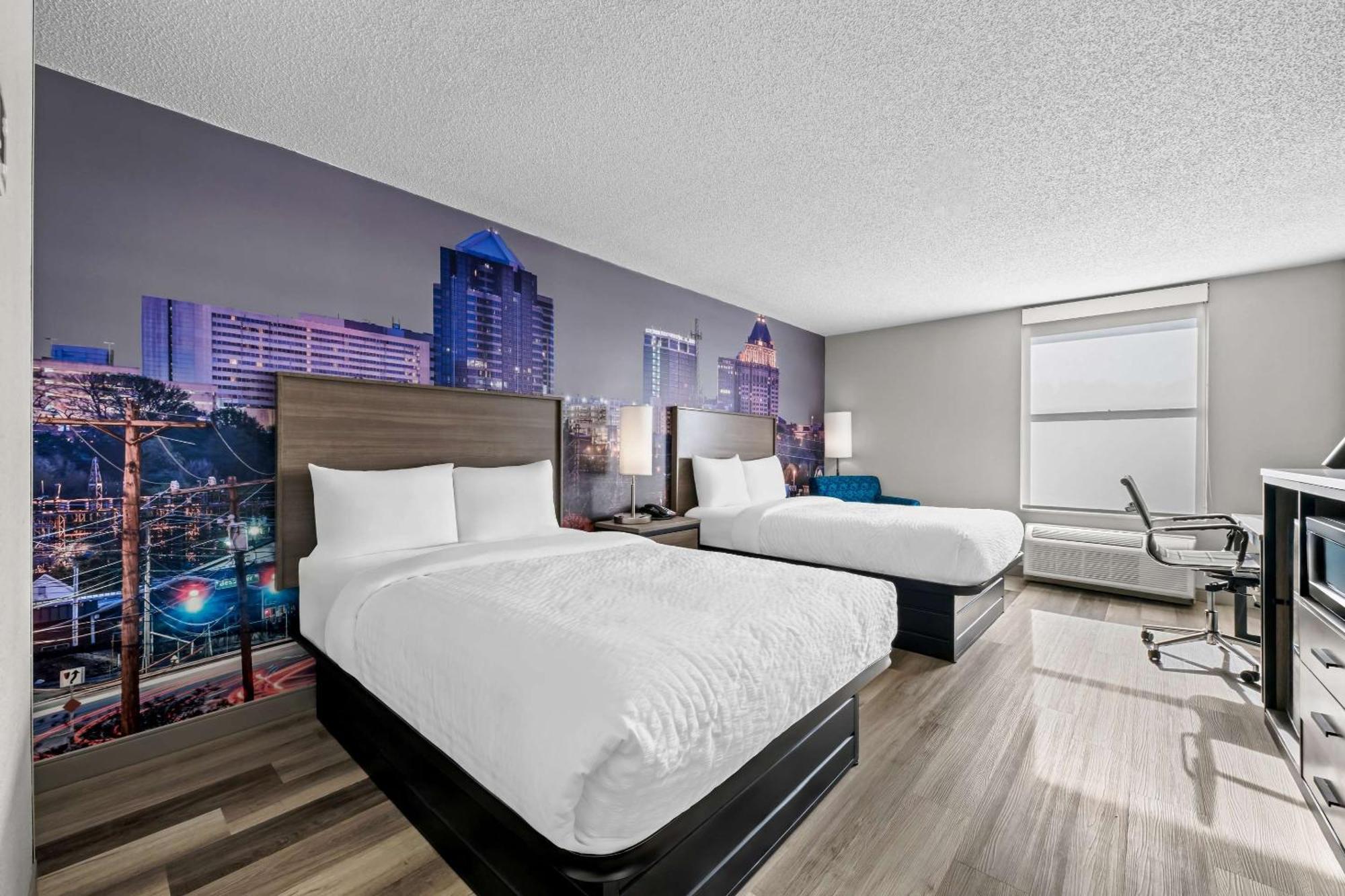 Hotel Clarion Pointe à Archdale Extérieur photo