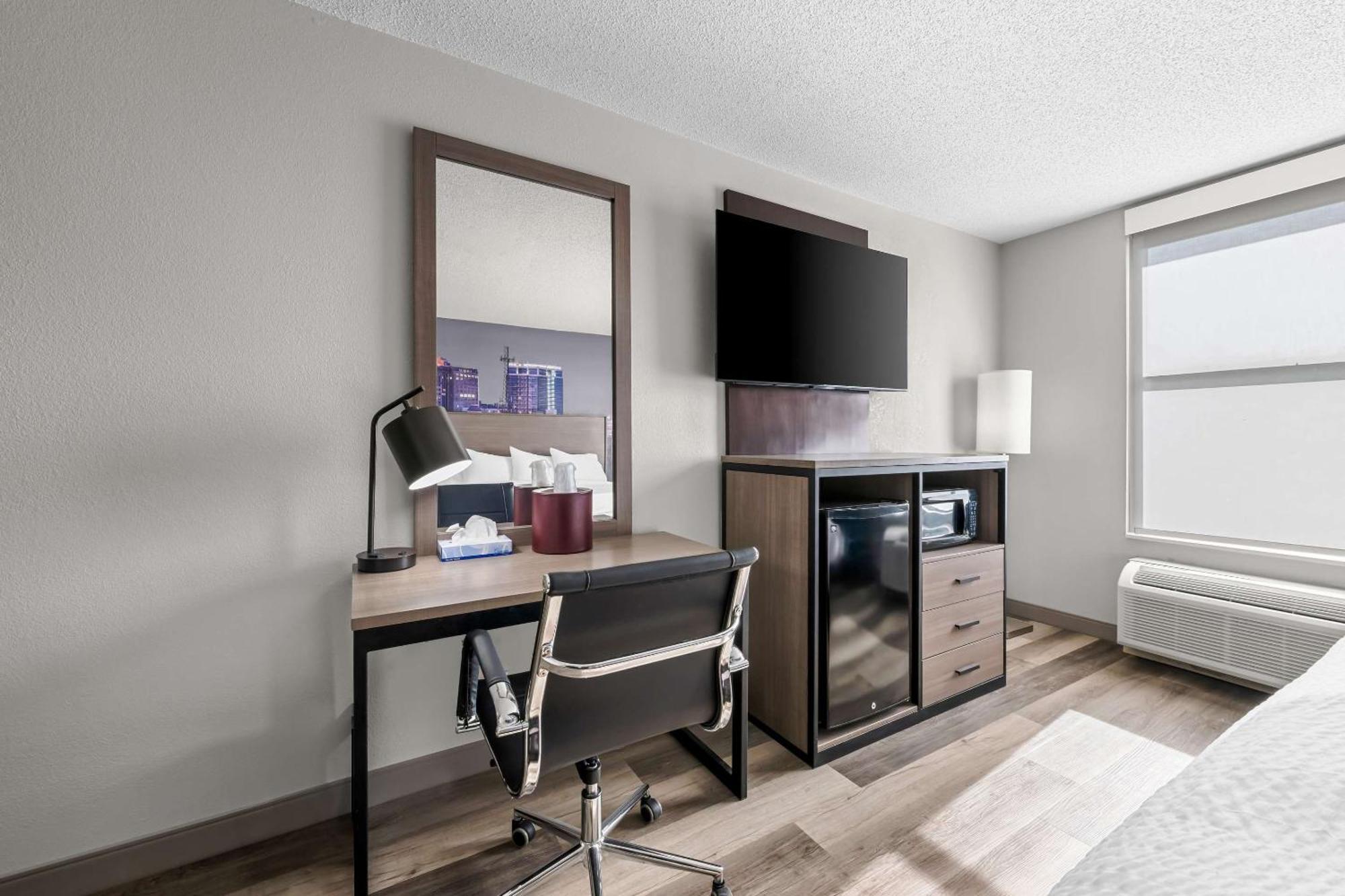 Hotel Clarion Pointe à Archdale Extérieur photo